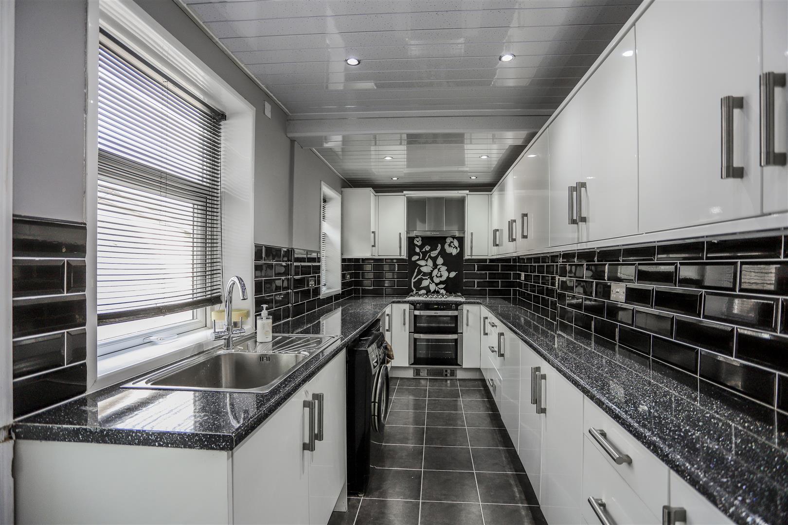 3 Bed Mid Terrace House For Sale - Main Image